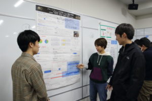 学生が発表する様子